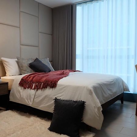 One Uptown Residence Тагиг Экстерьер фото