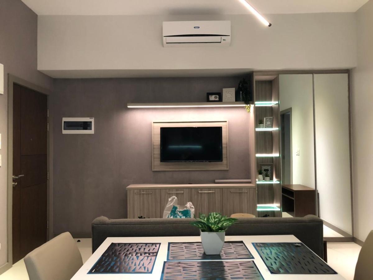 One Uptown Residence Тагиг Экстерьер фото