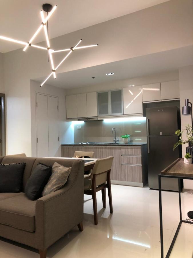 One Uptown Residence Тагиг Экстерьер фото
